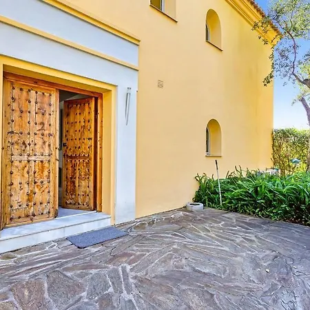 Luxury With Spectaculair Views By Varenso Holidays *